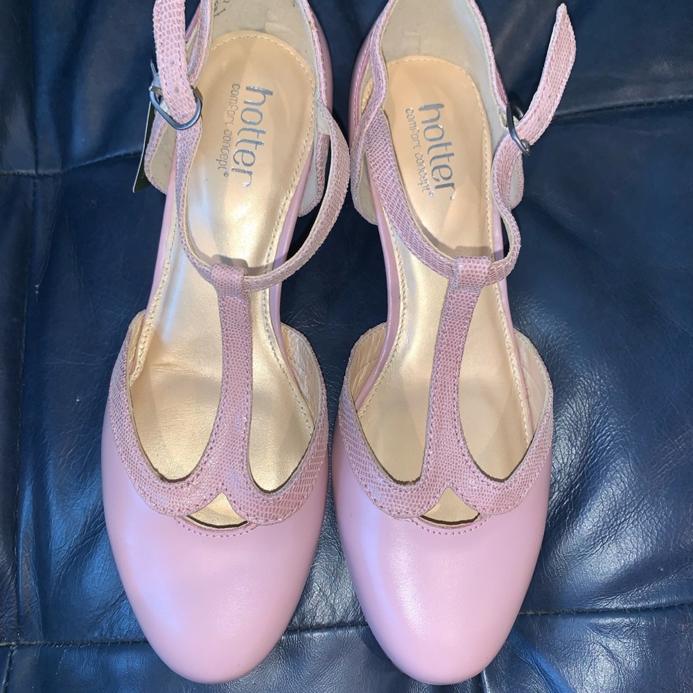 Vintage Vibe Pumps